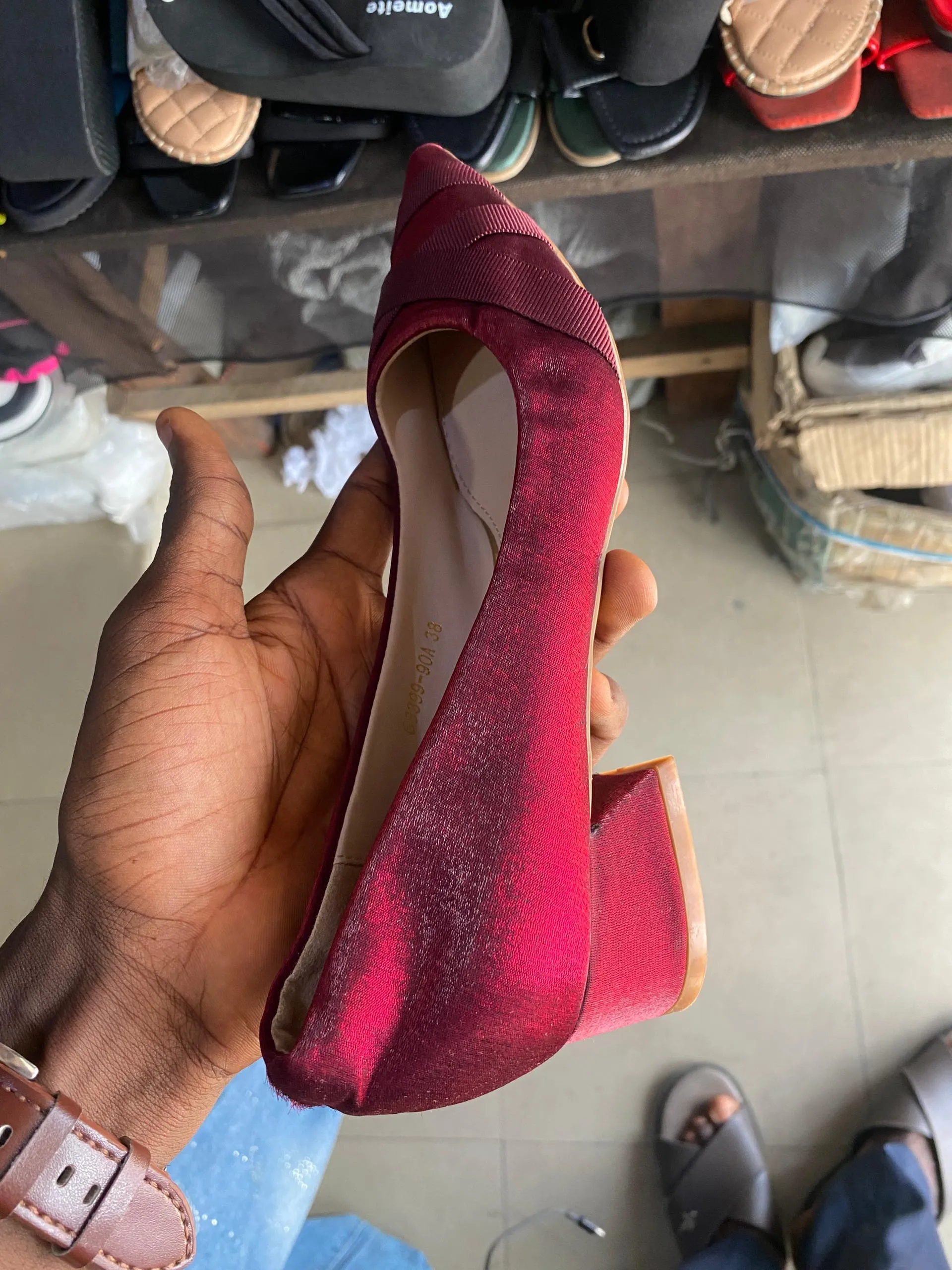 LOW HEEL COVER SHOE