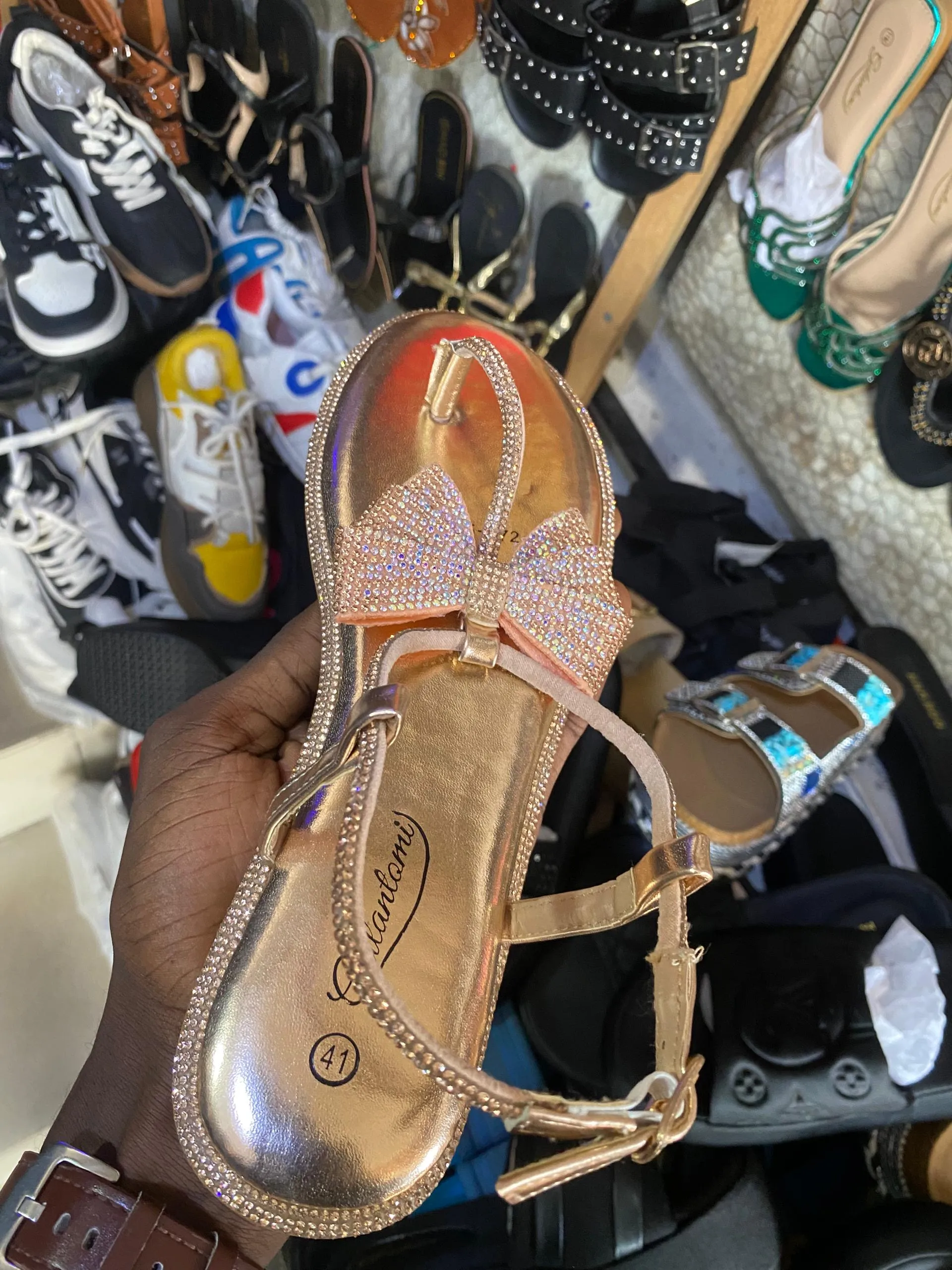 FLAT SANDALS