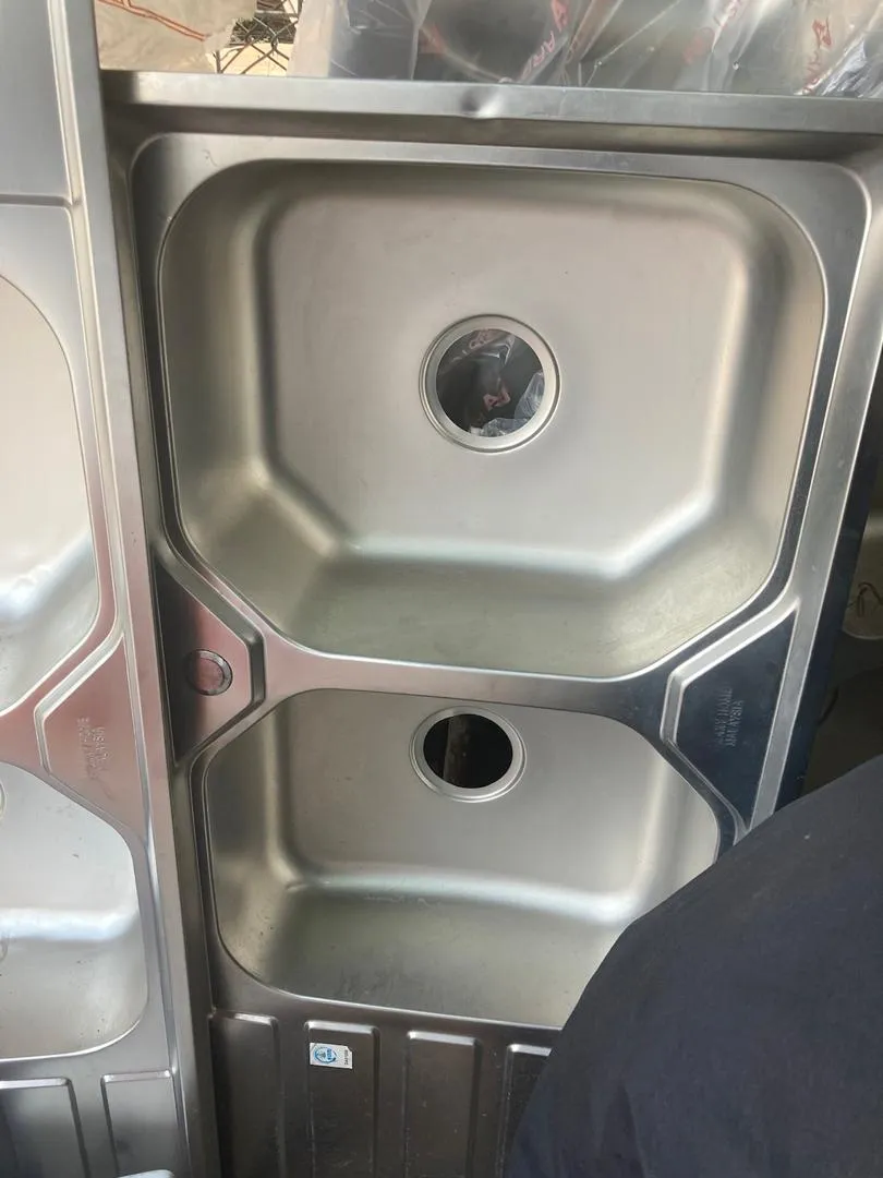 Double bole single tray sink